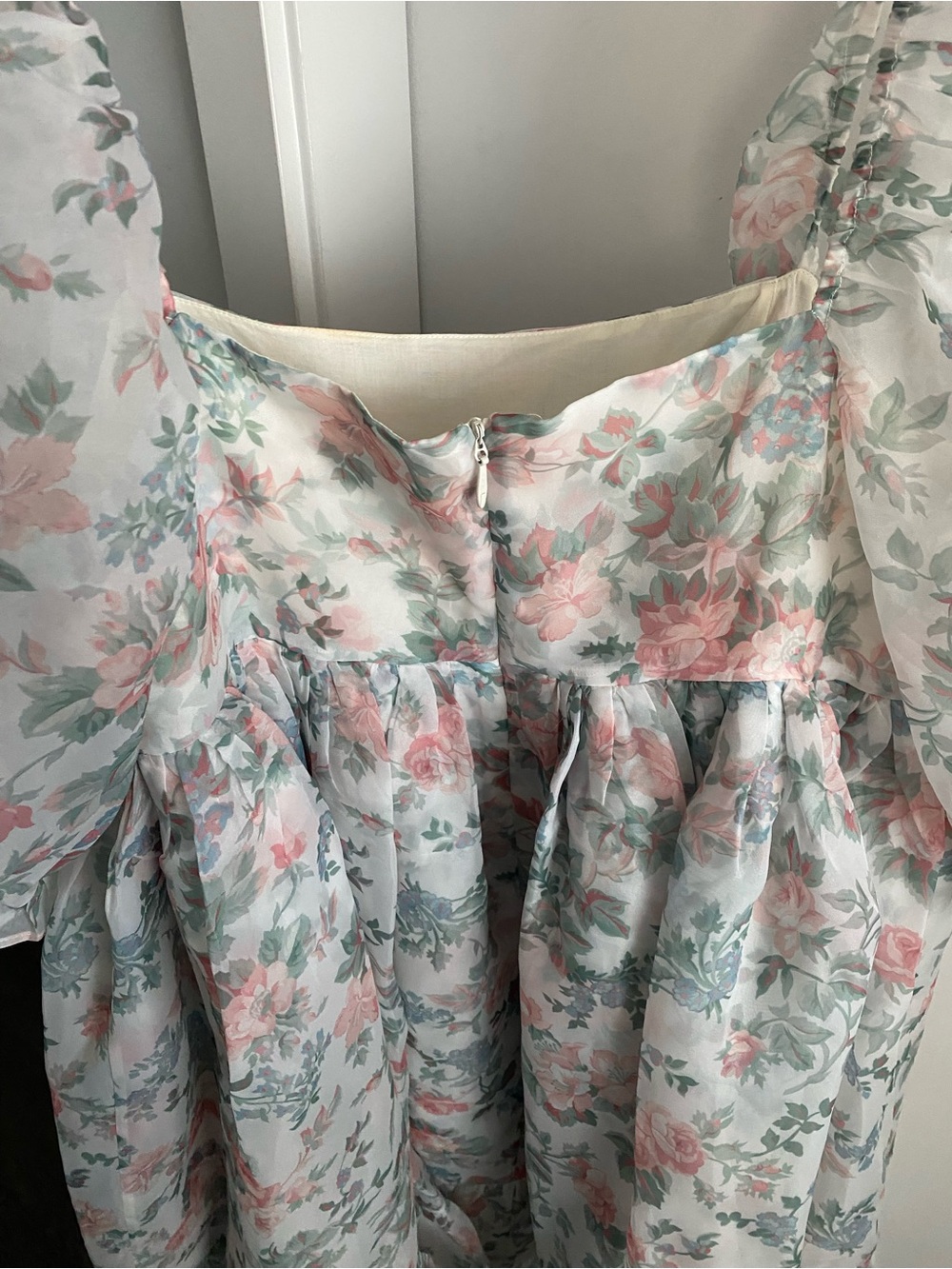 Selkie Floral Puff-Sleeve Midi Dress in Pale Pink and Sage - Picture 3 of 8